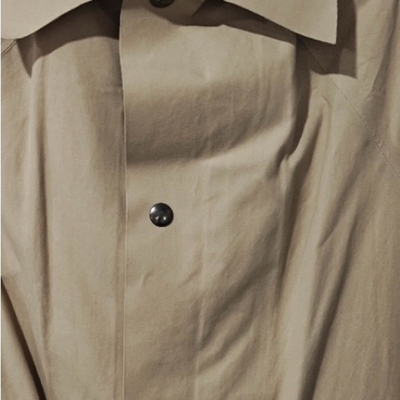 Classic Men's Tan Trench Coat - Picture 2 of 6